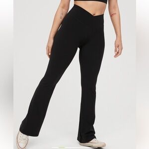 Aerie Real Me High Waisted Crossover Flare M Long Black